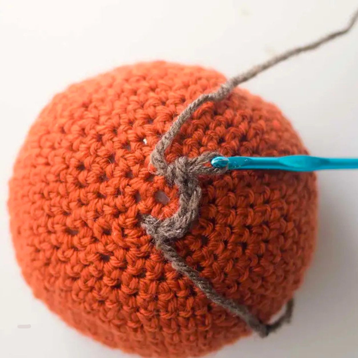 How to Crochet a Pumpkin in the Round