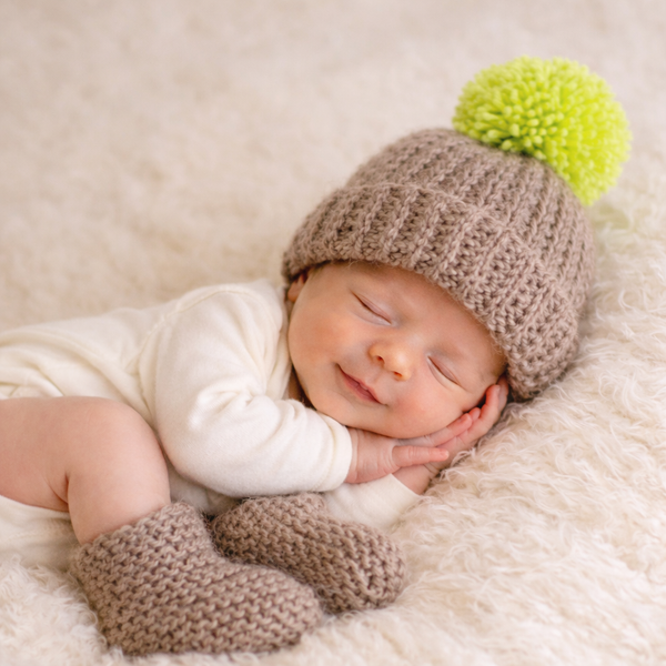 Easy Flat Knit Newborn Hat and Booties Pattern