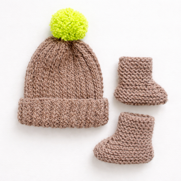 Easy Flat Knit Newborn Hat and Booties Pattern